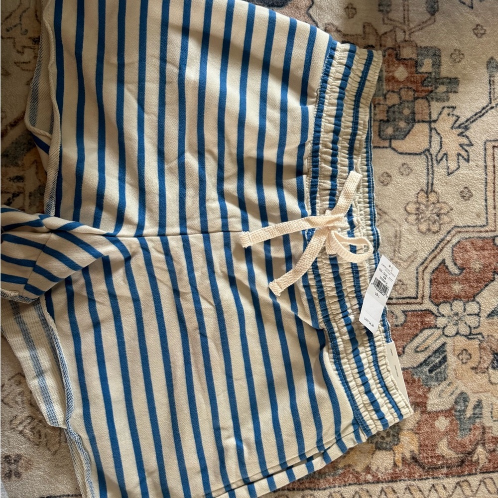 Striped Blue and Cream lounge set - Picture 2 of 6